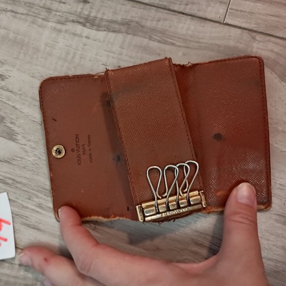 Louis Vuitton Monogram Key Case - Picture 5 of 10